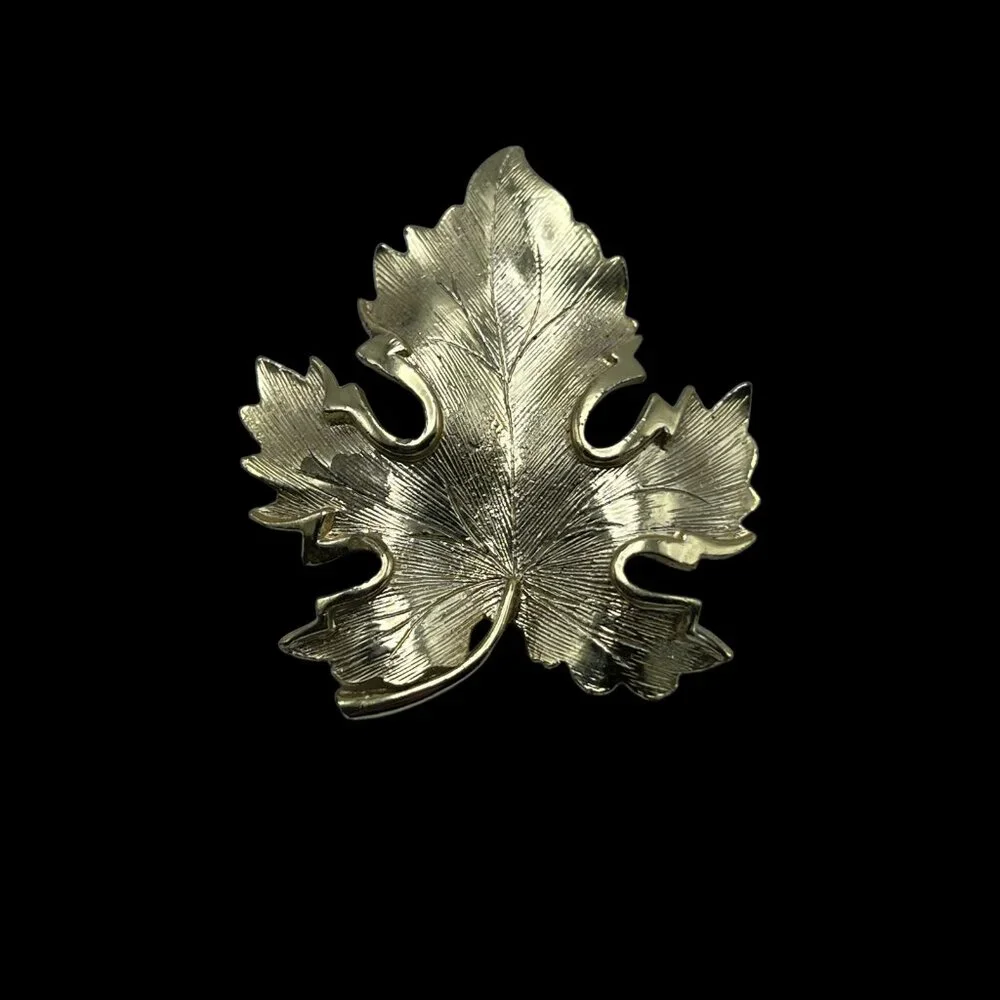 Vintage Leaf Brooch Gold Tone Brushed Veins Pin